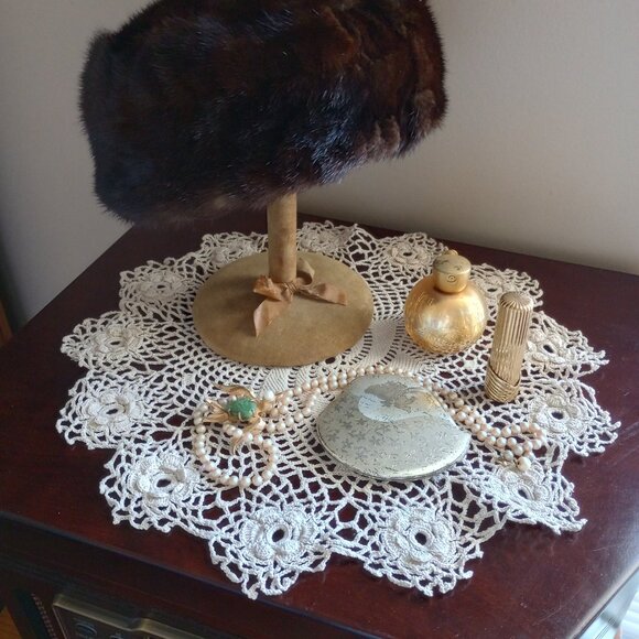 ***SOLD*** Vintage 60s Beautiful Glossy Brown Ranch Mink Pillbox Hat - Picture 3 of 9